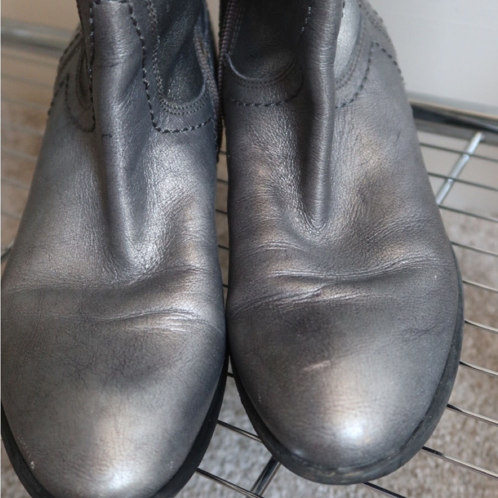 Silver Guess Cowboy‎ Boots - Picture 5 of 10